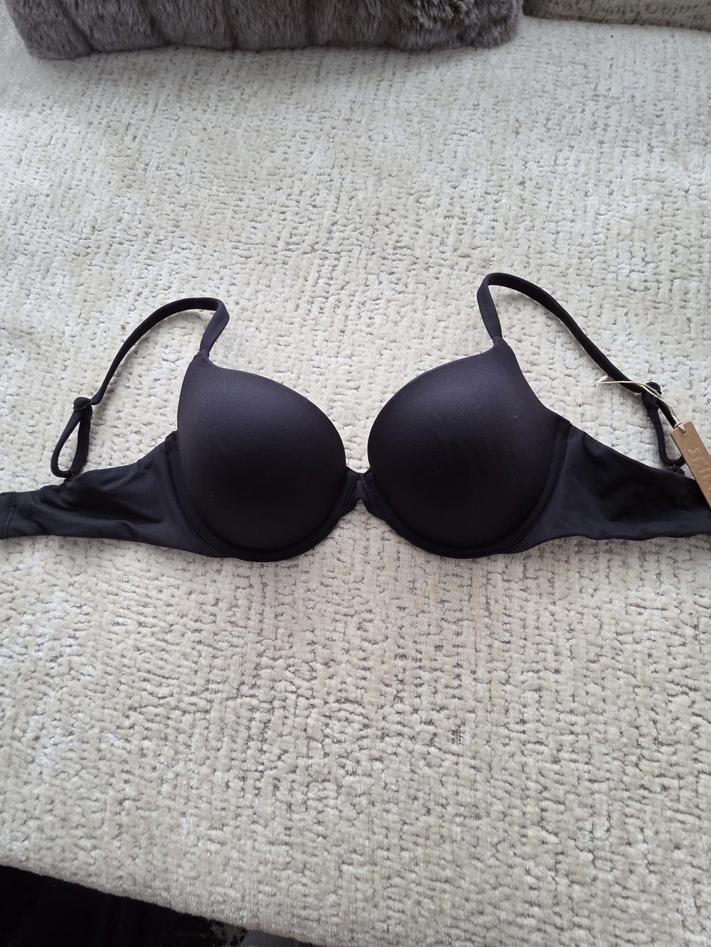 SKIMS Black Molded Underwire Bra 32D NWT